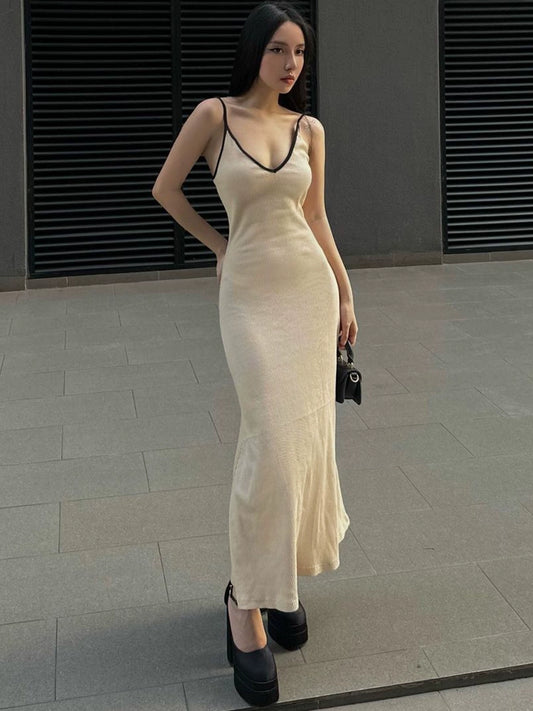 Shemoda: Lena V-neck Maxi Dress - xs | Nüra - Discover elegance with Shemoda's Lena V-neck Maxi Dress. XS size, minimalist style, perfect for summer or evening events. Shop now! - $19.00