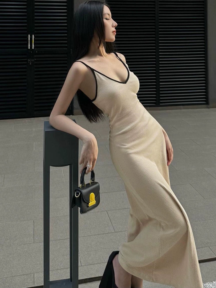 Shemoda: Lena V-neck Maxi Dress - xs | Nüra - Discover elegance with Shemoda's Lena V-neck Maxi Dress. XS size, minimalist style, perfect for summer or evening events. Shop now! - $19.00
