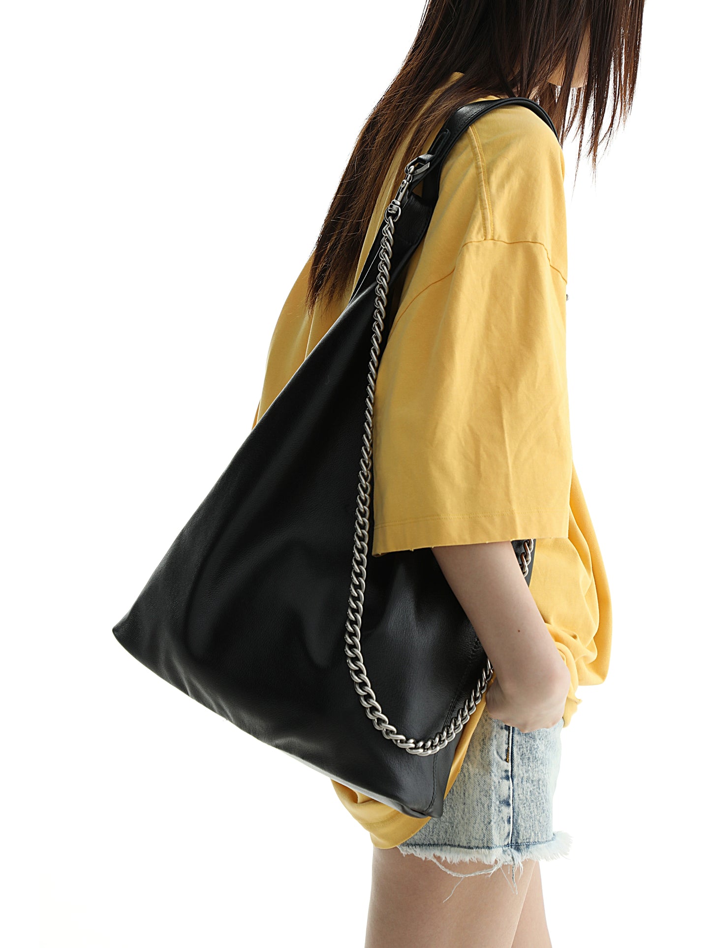 MASONPRINCE Street has a strong sense of luxury and can accompany you wherever you go. The first layer is a genuine leather shopping bag with a large capacity